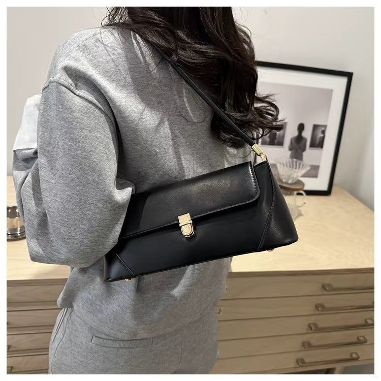 Élan Crescent Shoulder Bag