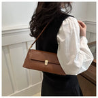 Élan Crescent Shoulder Bag
