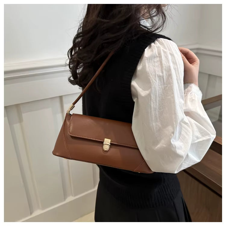 Élan Crescent Shoulder Bag